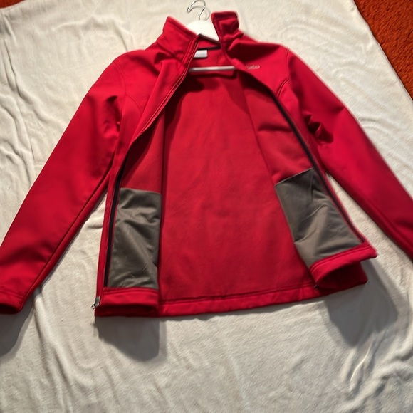 Columbia red zip up jacket, 2 front zipper pockets, like new, XL - Picture 5 of 6